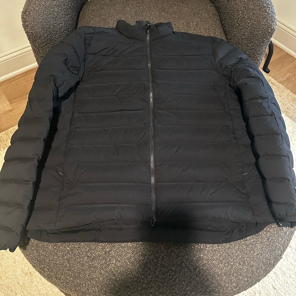 lululemon athletica Men's Puffer Jacket Color Black